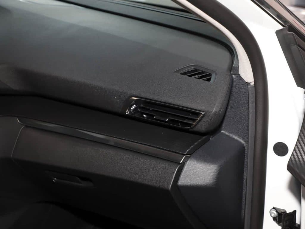 DominantColor=#303031