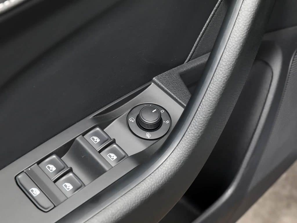 1400x1050_autohomecar__ChxoHmfTBLyAVwXxABhPL3inYWY314