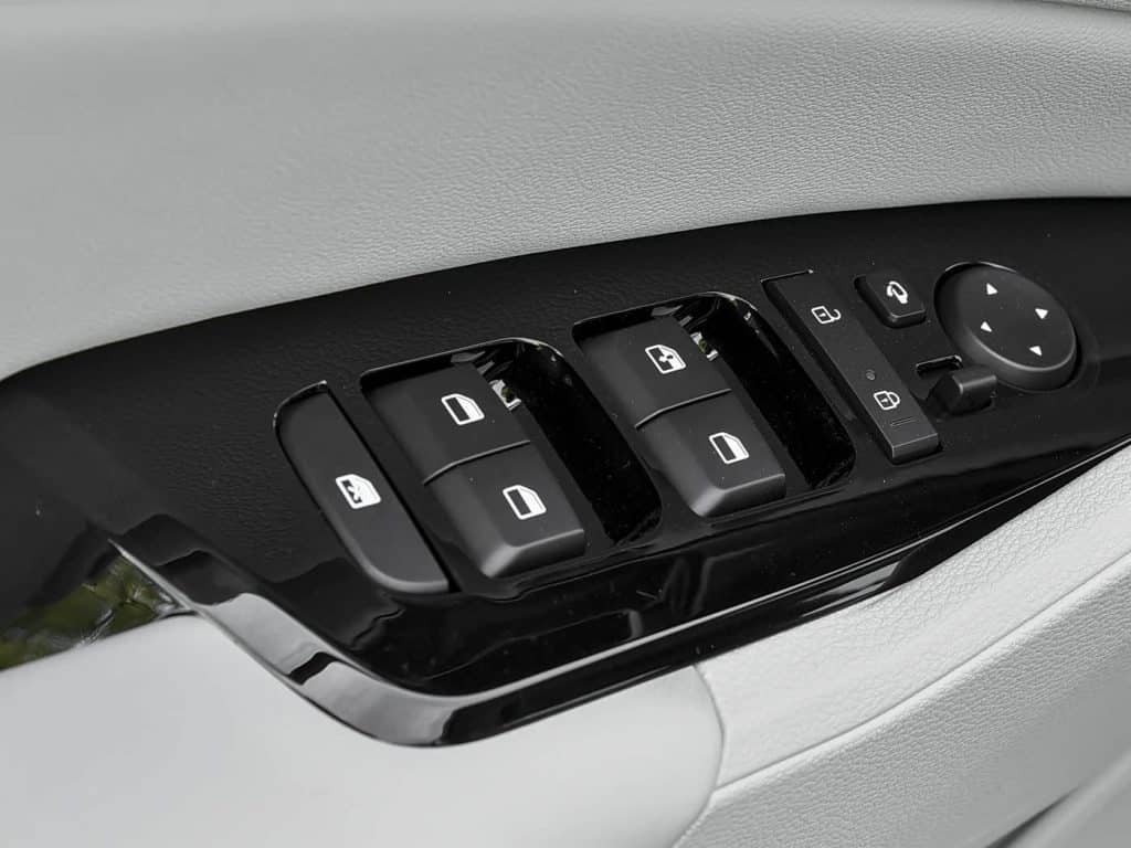 1400x1050_autohomecar__ChxoHmfyozSALsG7ADRIAQpSIJA115