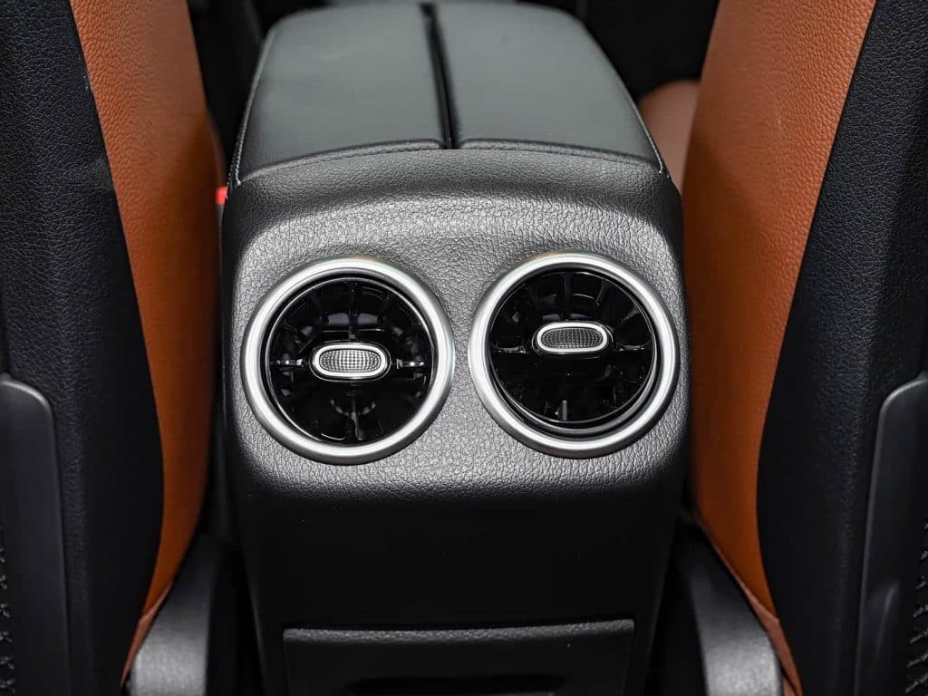 1400x1050_autohomecar__ChxkPmanbyOAFGRlAC1ZxLBfWh8192