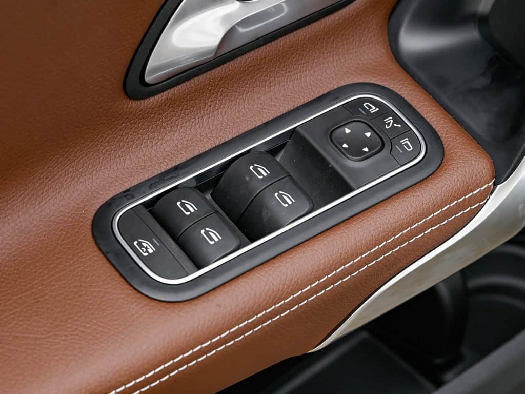1400x1050_autohomecar__CjIFs2anbwKAMnN5ACdJIbcKOIg292