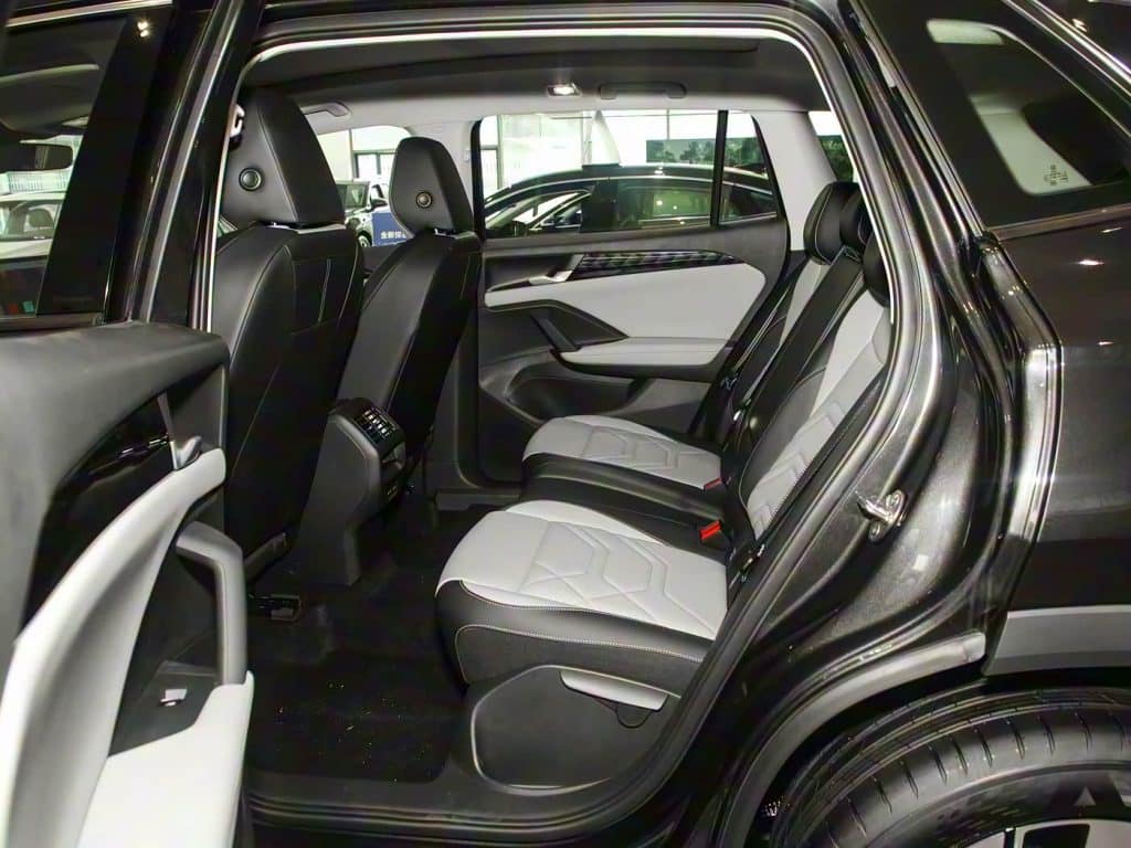 1400x1050_autohomecar__Chtk2WgxbSGAB76CABxe7i1t5cI996