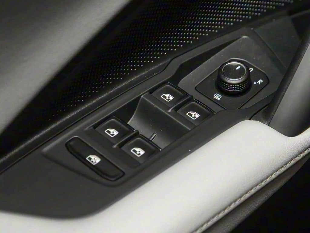 1400x1050_autohomecar__CjIFVGgxbR6ALrqoABLCJ1uL8es568