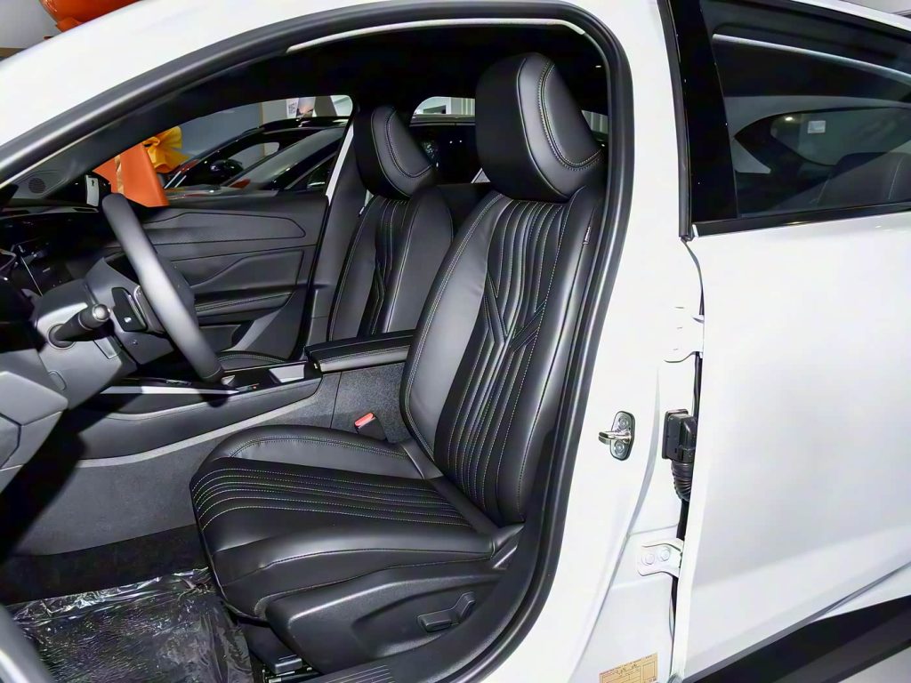 1400x1050_autohomecar__Chtk2WhxOMGAbiiHABPndvMQYGQ598