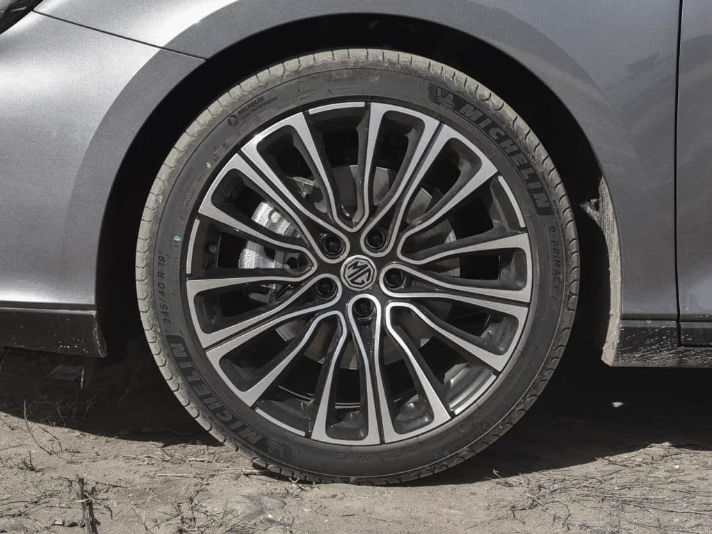 1400x1050_autohomecar__ChxkPWdHSESAH-RrACdjzlpIKic946