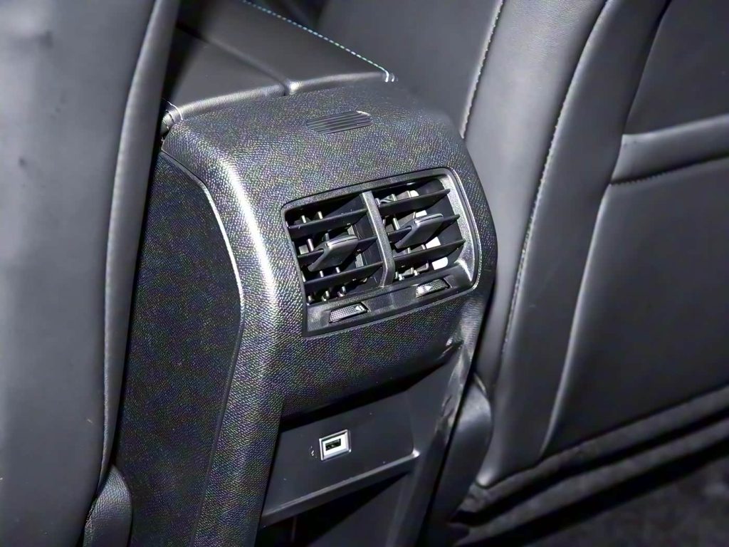 1400x1050_autohomecar__ChxkPWhxOM6AZq9yABdVNr6VZDY285