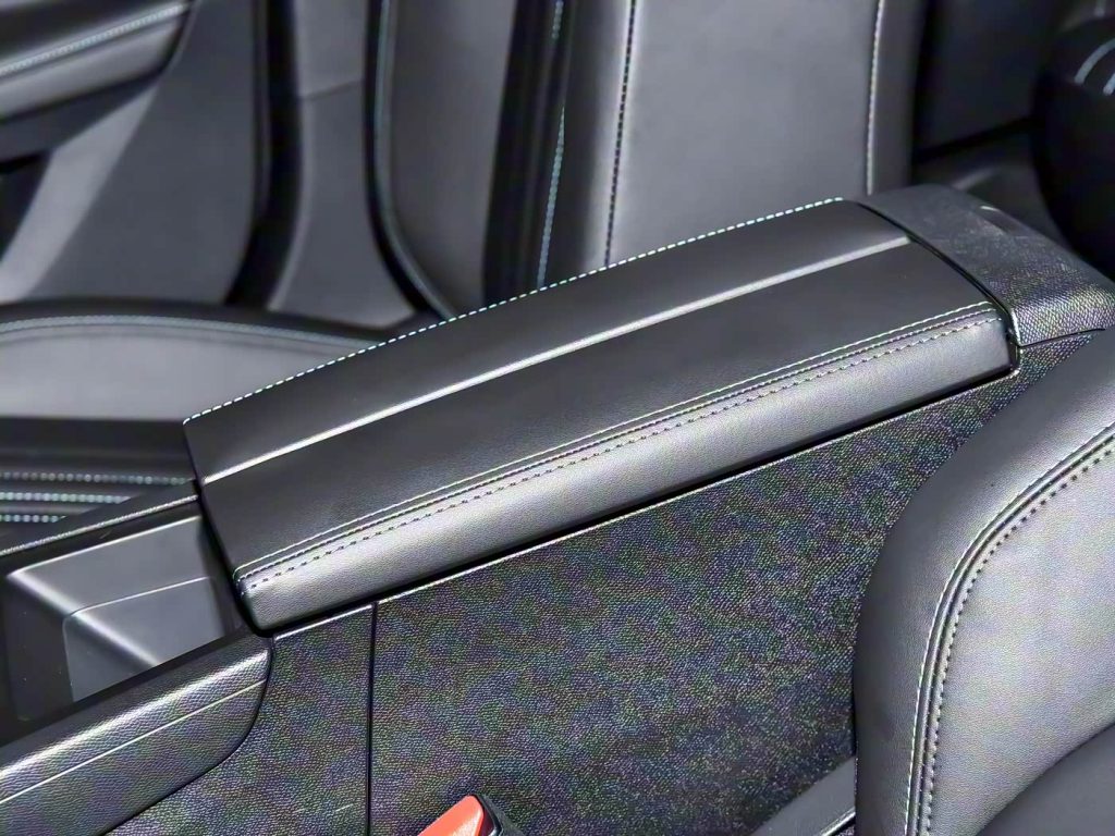 1400x1050_autohomecar__ChxkPWhxOOSAOjylACEiCrn4T_I037