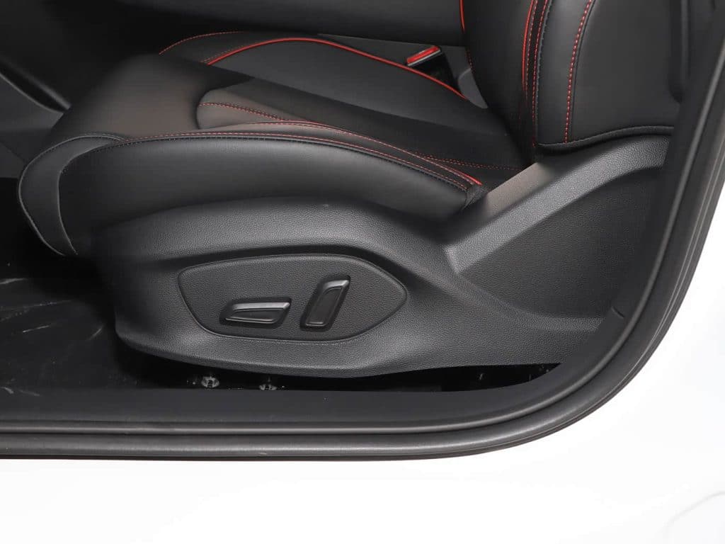 1400x1050_autohomecar__ChxoHmheXkmAO1f4ACzEwnhEqGw781