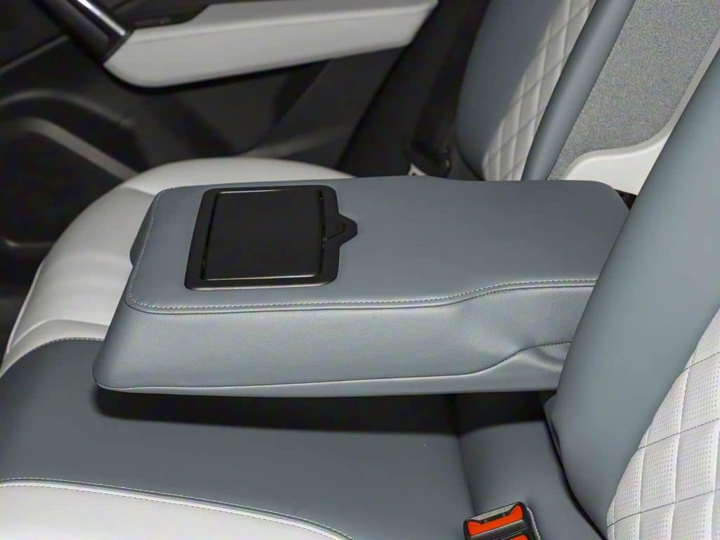 1400x1050_autohomecar__ChxpV2jOTf-ASsOoAEGMJUwj8p4042