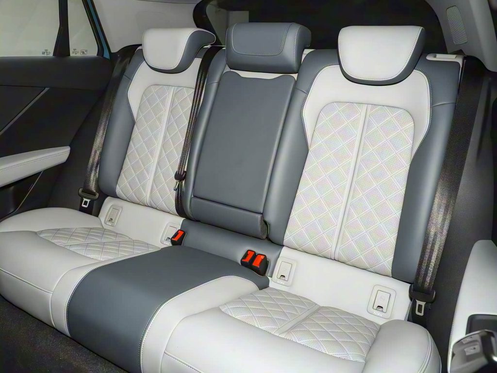 1400x1050_autohomecar__ChxpV2jOTgCAax2VAE_Sqb2xlt8356