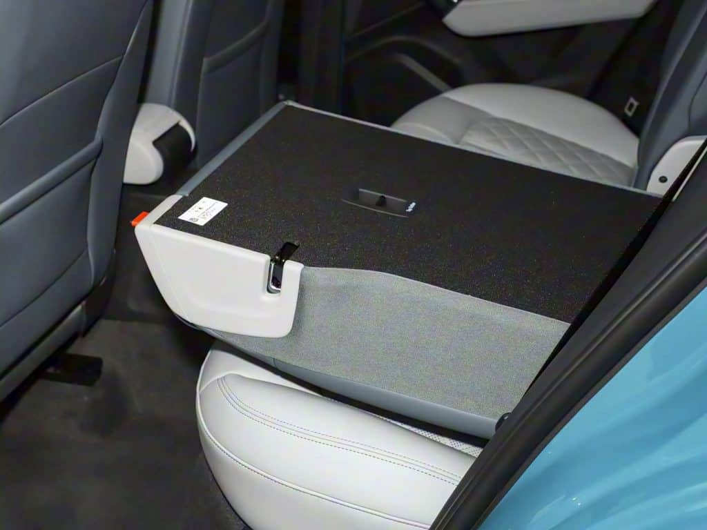 1400x1050_autohomecar__ChxpWGjOTf-ATVUwAEGMO7zSc5Q266
