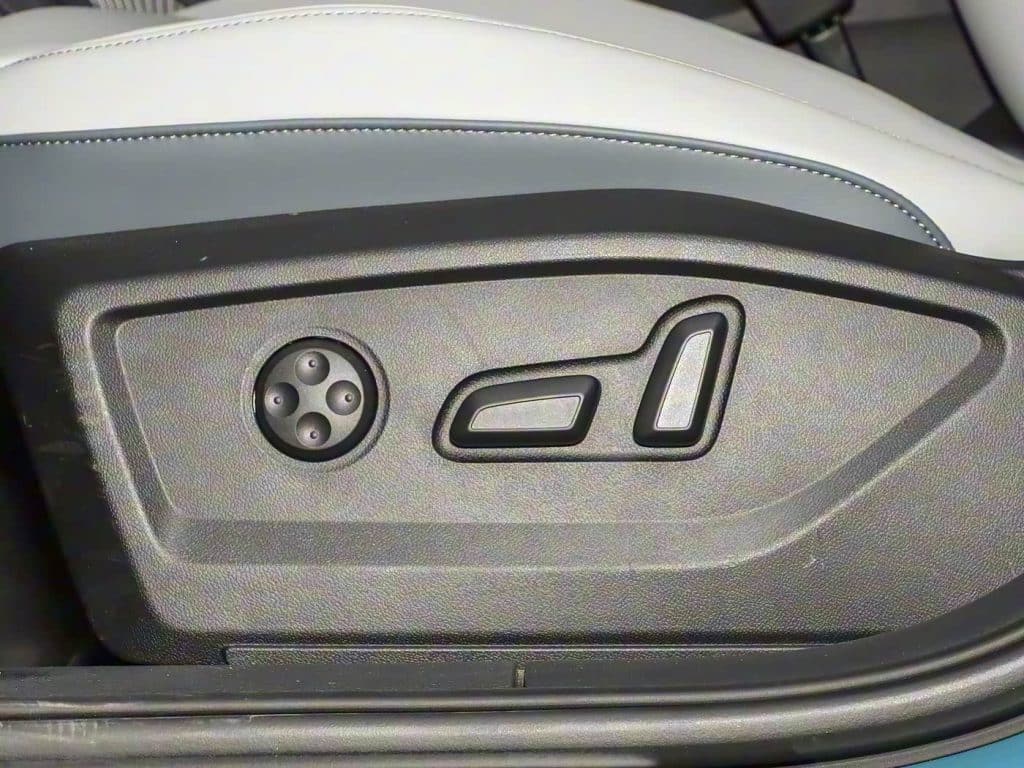 1400x1050_autohomecar__ChxpWGjOTf2APZgyAEpHQUZ4cBs336