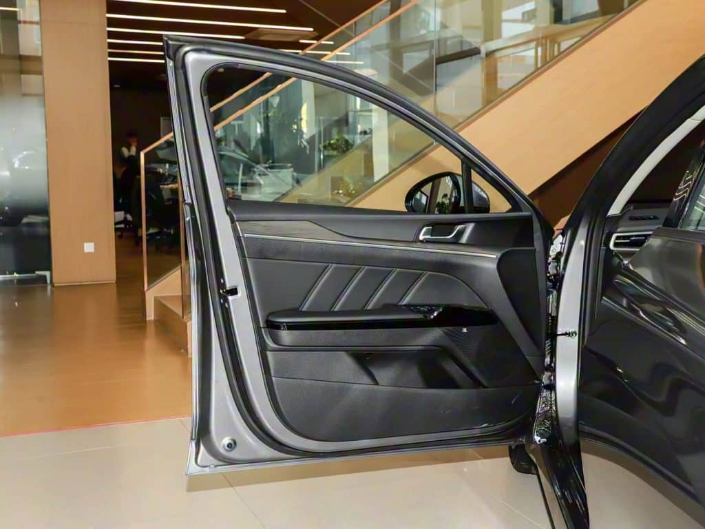 1400x1050_autohomecar__Chtk2WcqAHOAchtiACq-4BUKniM607