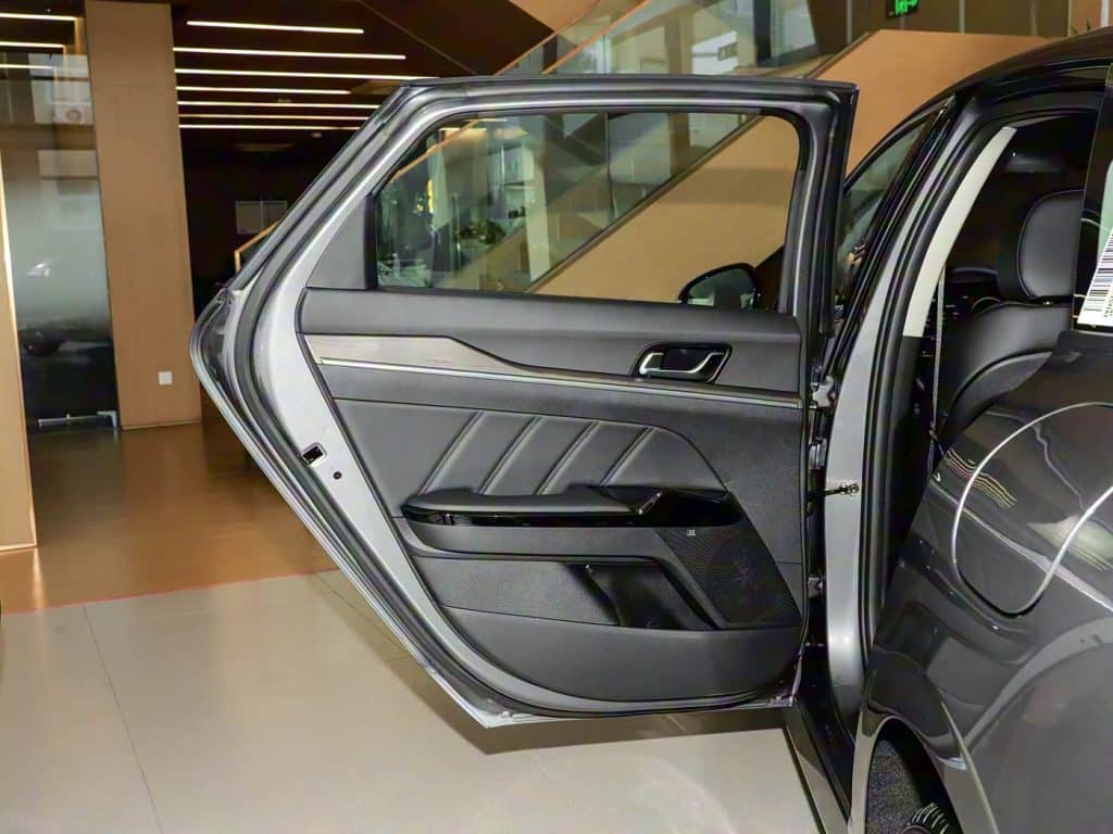 1400x1050_autohomecar__Chtk2WcqAHqAAzQrAC13EoviHH8994