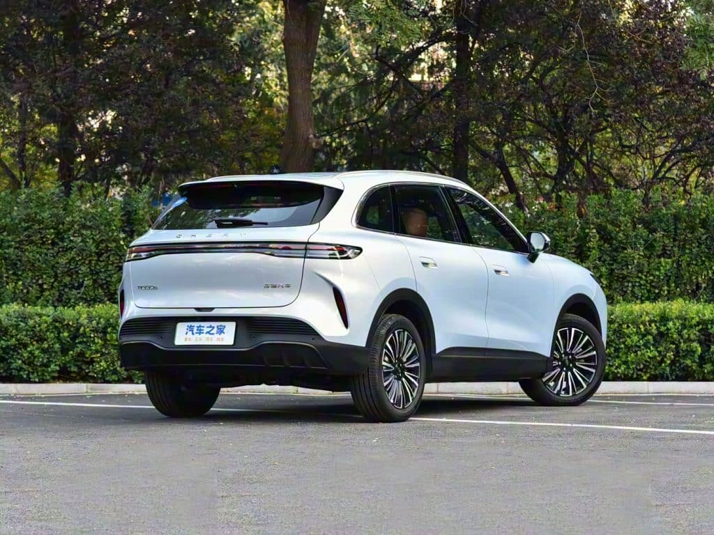 1400x1050_autohomecar__ChtpWGkAyPSAUyU5AD6GNWlrqa8615