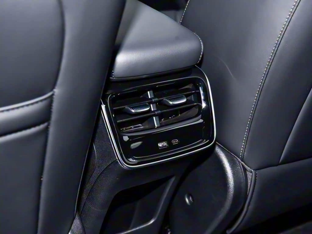 1400x1050_autohomecar__ChtpWGkiyeaAFOYGABBMyEtDYcQ843