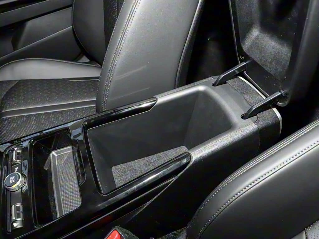 1400x1050_autohomecar__ChxkPWcqAHSARUcpAC8XkqSiOiQ576