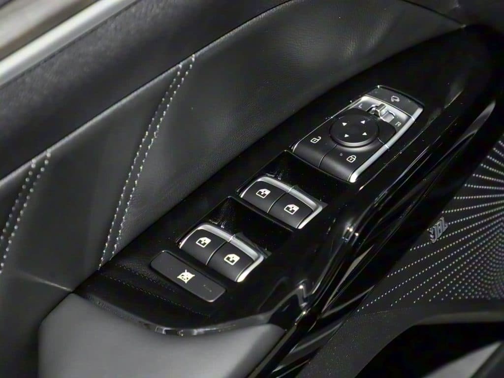 1400x1050_autohomecar__ChxkPmcqAIOAPg_ZADQHeqLFzUo016