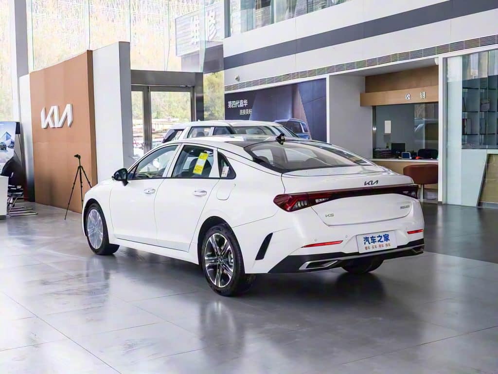 1400x1050_autohomecar__ChxkPmcspR2ABzLnACAaujUa4BY013