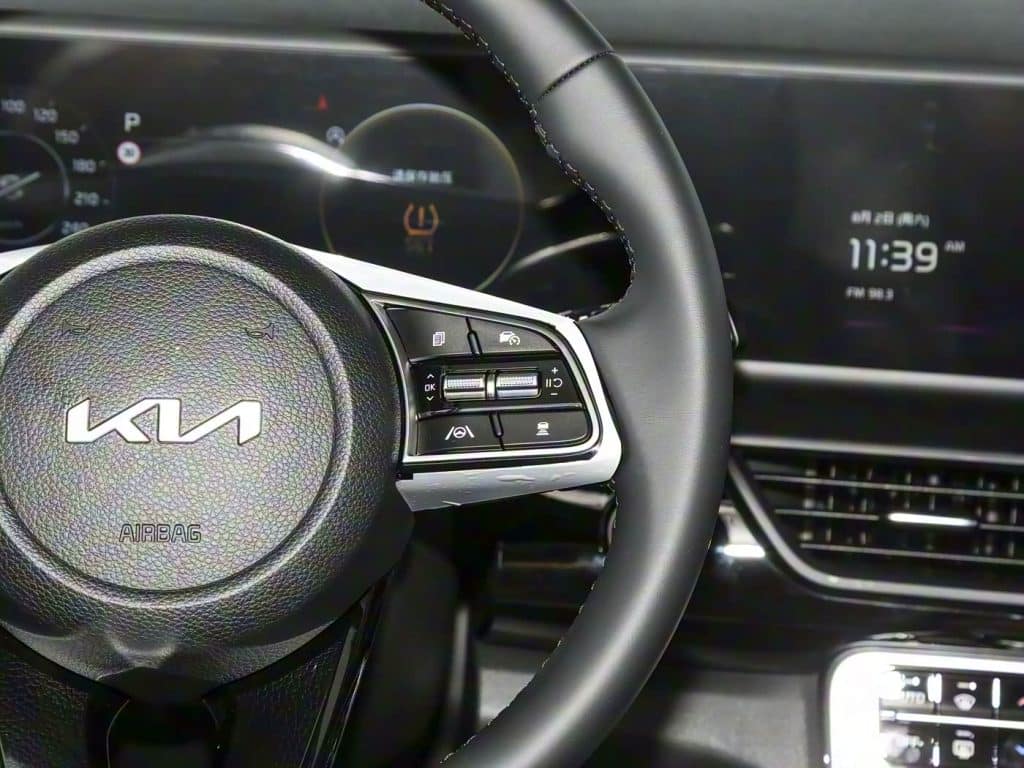 1400x1050_autohomecar__ChxpVWiQUxOAMkyUACEehikVcbk296