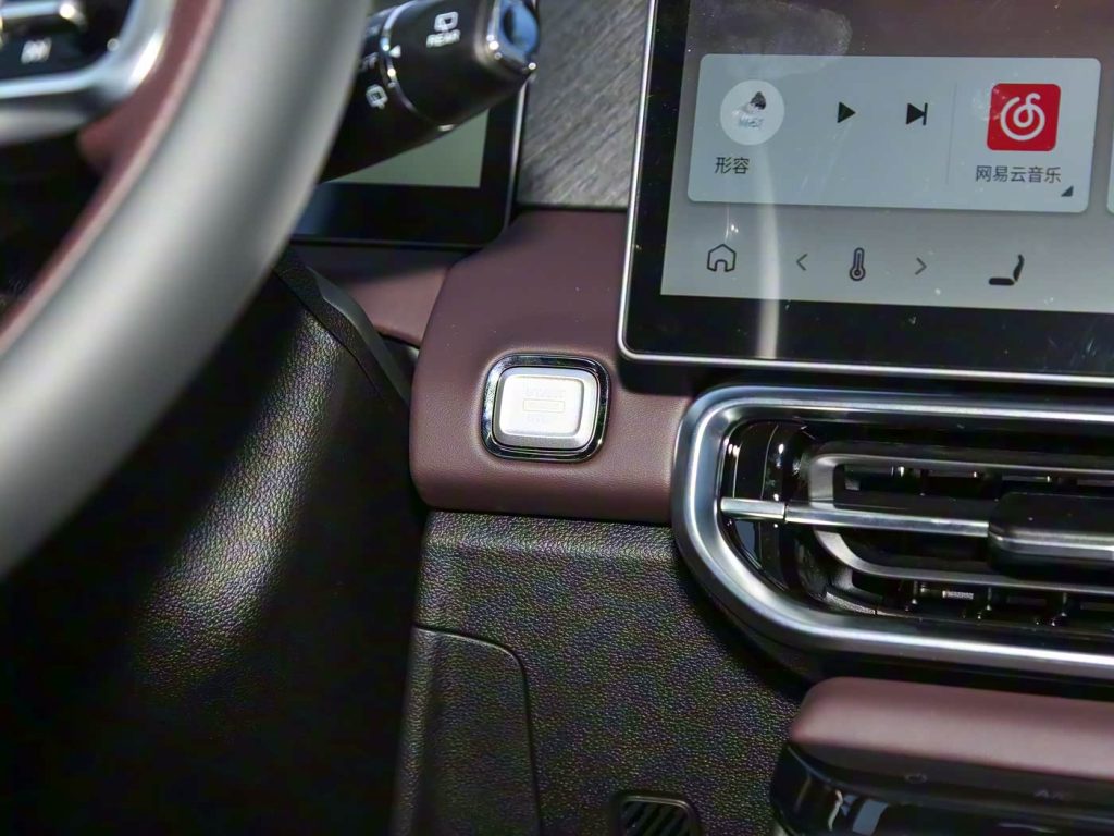1400x1050_autohomecar__ChxpVWk-STmALEzSAByCdQT3CgI763