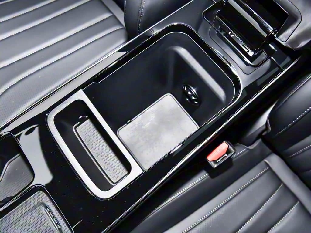 1400x1050_autohomecar__ChxpVWkiyeyAY25pABTkCDcs1Iw359