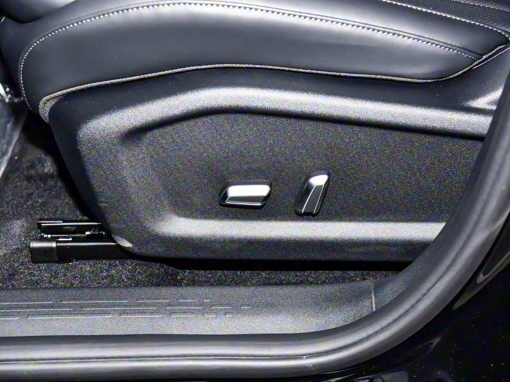 1400x1050_autohomecar__ChxpVWkiyfqAEyG-ACliCa7A4OU534