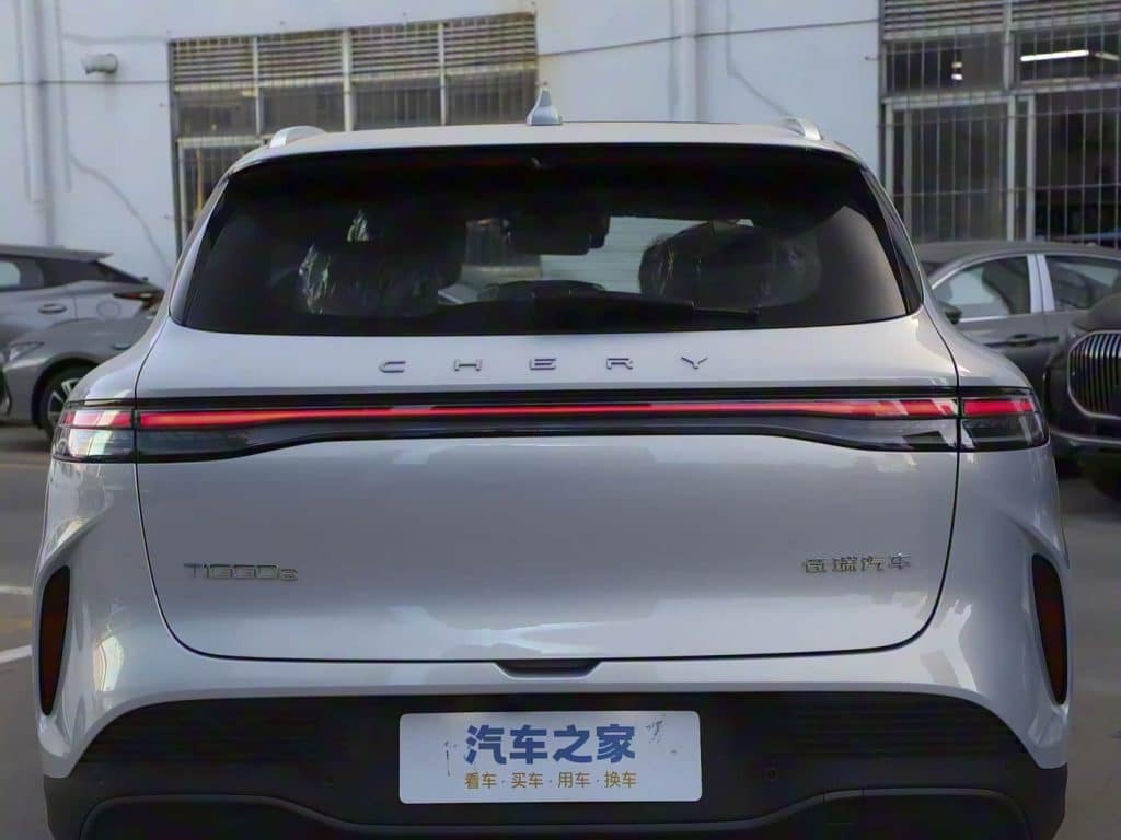 1400x1050_autohomecar__ChxpVWkq1TWAETHPADDk0Ug_5cU040