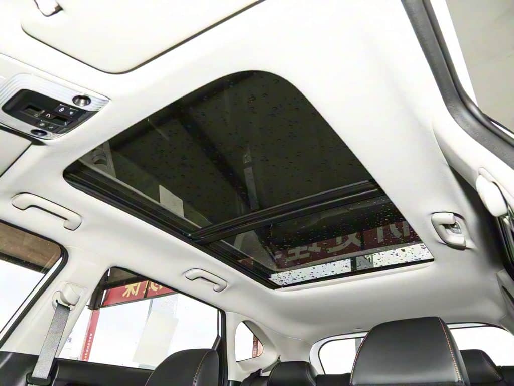 1400x1050_autohomecar__ChxpVmiQU2KAZK3sABmJXUkHlZc506
