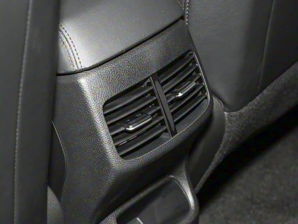 1400x1050_autohomecar__ChxpVmiQU2SASNYlABud_mFAS98991