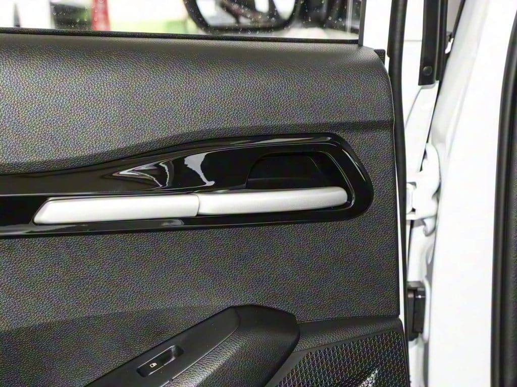1400x1050_autohomecar__ChxpVmiQU2iAJr8hAC-zfDKMync839
