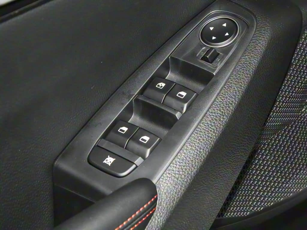 1400x1050_autohomecar__ChxpWGiQU2SANj3fABxP4FQazMU388
