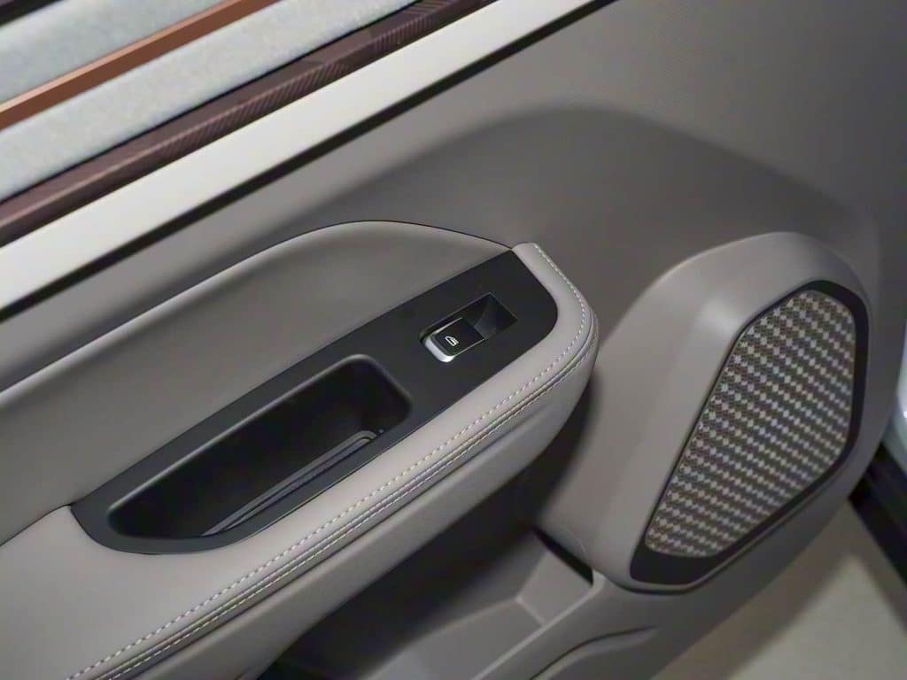 1400x1050_autohomecar__CjIFVGhkwxSANU3MAE318XRiaH0651