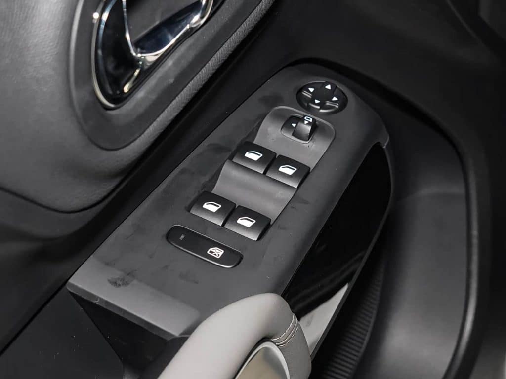1400x1050_autohomecar__ChtliGhLtmmARAZeACRFB3Z0As0709