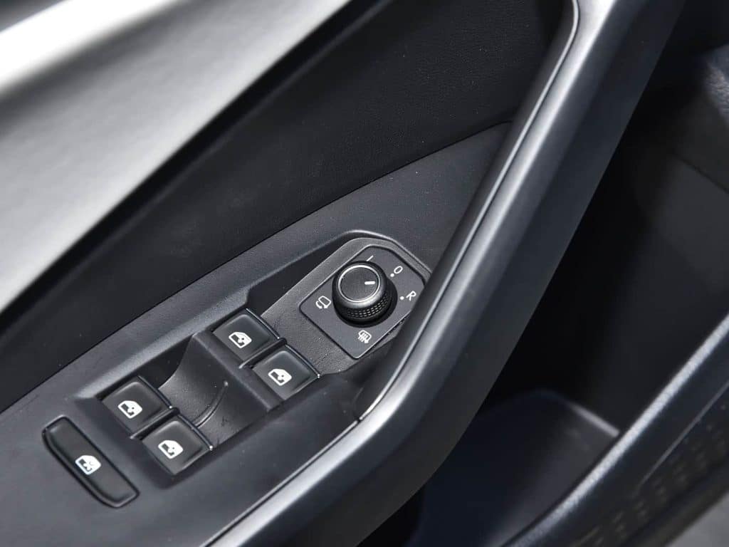 1400x1050_autohomecar__ChtpWGjvn3iAK_MBAEDlt12q1vo374