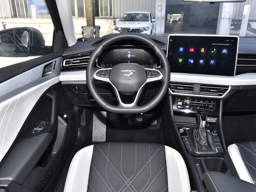 1400x1050_autohomecar__ChtpWGjvnvmABAyMAEcPy88j_rA069
