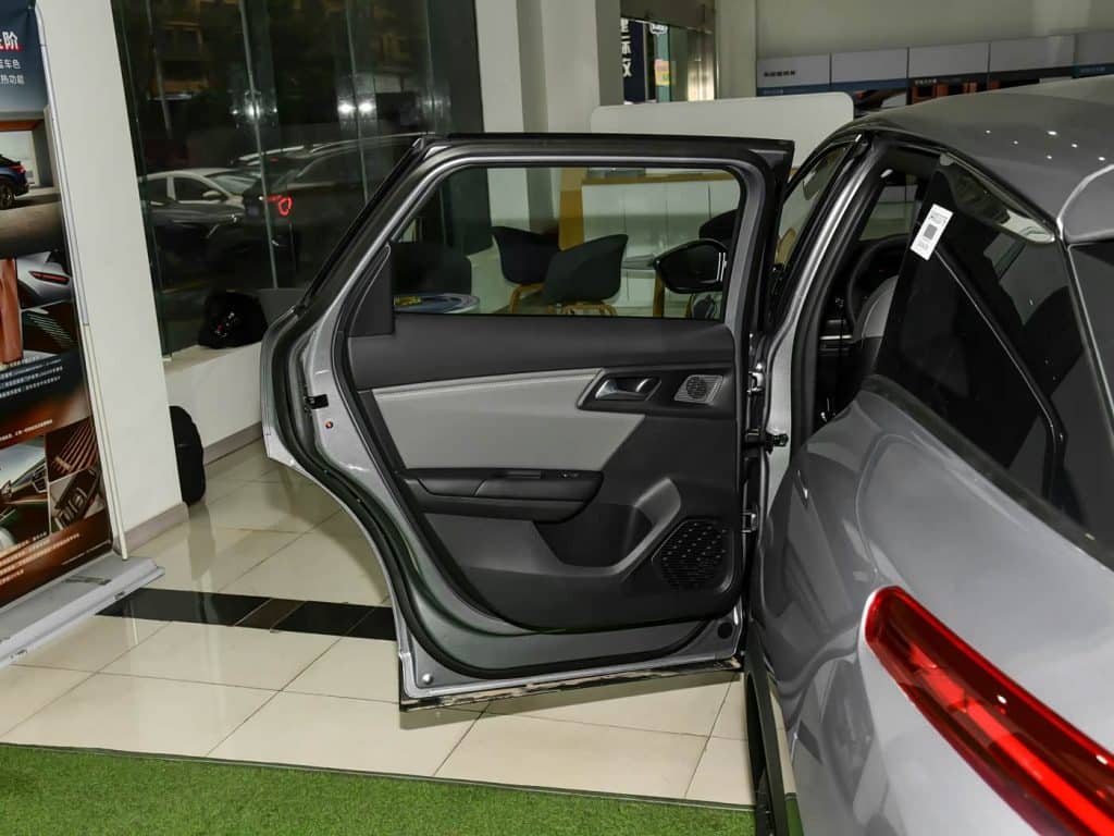 1400x1050_autohomecar__ChxoHWfYDl-AZlUMABMoVcE3T9Q352