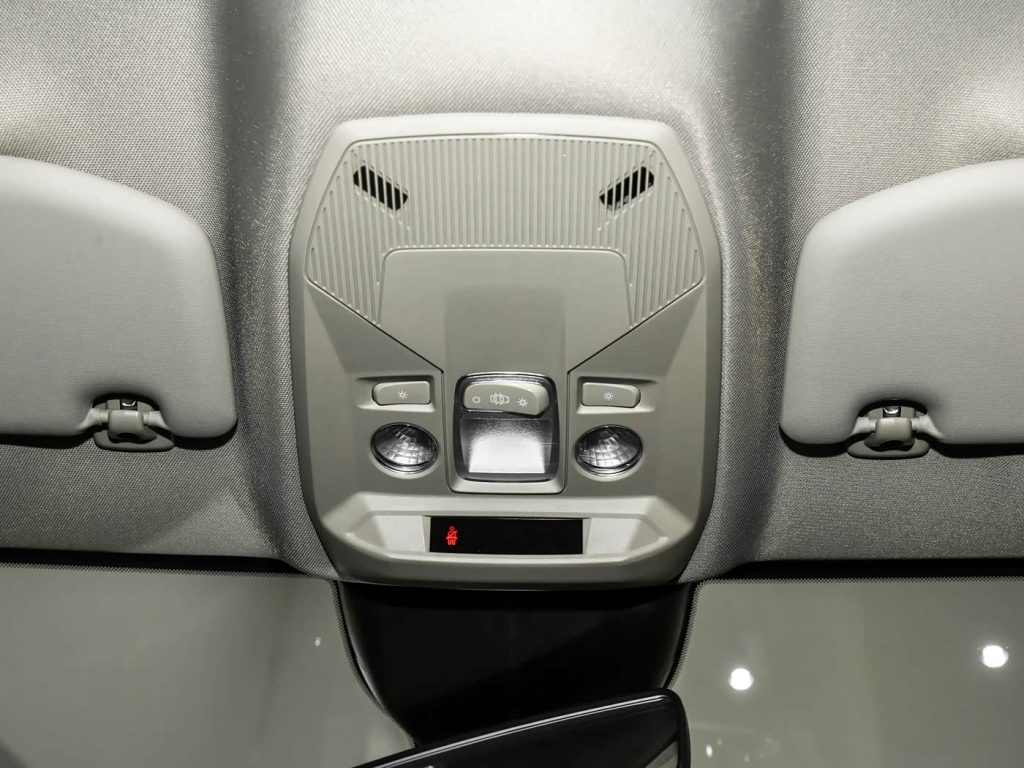 1400x1050_autohomecar__ChxoHWfYDmmAc_8rACB-bGOqe00159