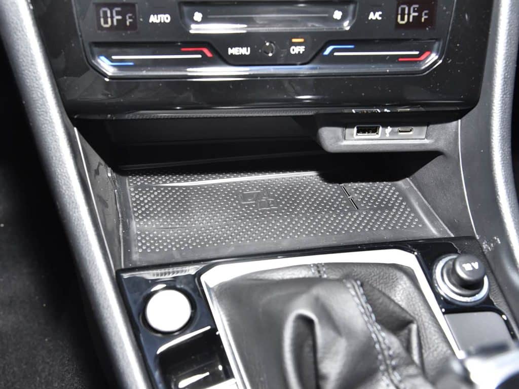 1400x1050_autohomecar__ChxpVWjvntaAJZjXAEDFERpzFtk682