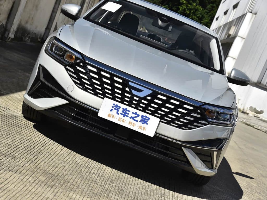 1400x1050_autohomecar__ChxpVmj2LHiAYd_QAErnP5CZkU4602