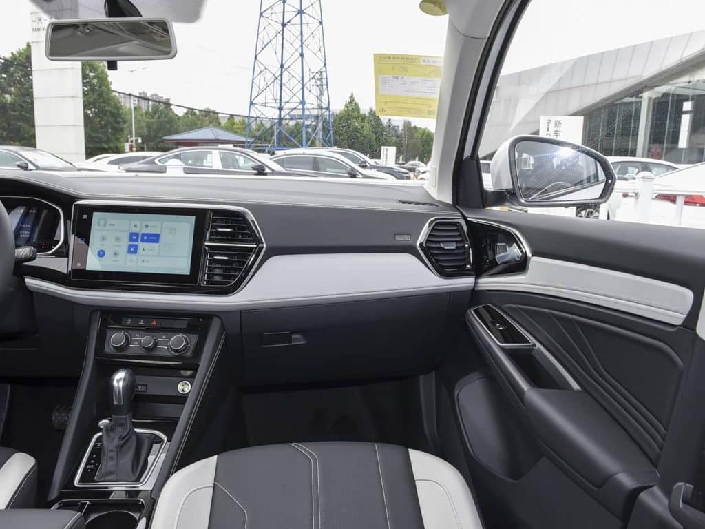 1400x1050_autohomecar__ChxpVmjxAxCAfjMLAD3x-mjMOsg138