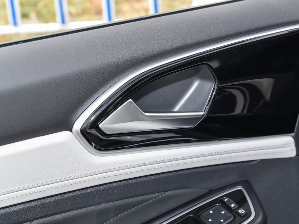 1400x1050_autohomecar__ChxpVmjxAySAOCkKABZXJWA3mBs692