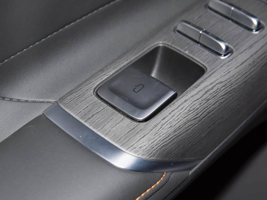 1400x1050_autohomecar__ChxkPWcN7RSATMmLACmg4gpi7Dc203