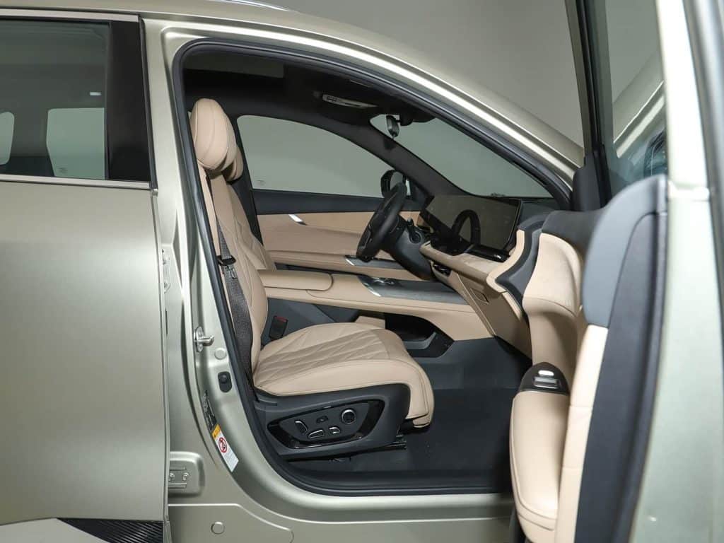 1400x1050_autohomecar__ChxkPWdfvweAGY58AENyBGRjrns189