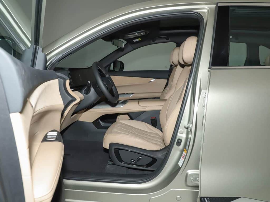 1400x1050_autohomecar__ChxkPWdfvweAIVMBAEYYRUtY7zM495