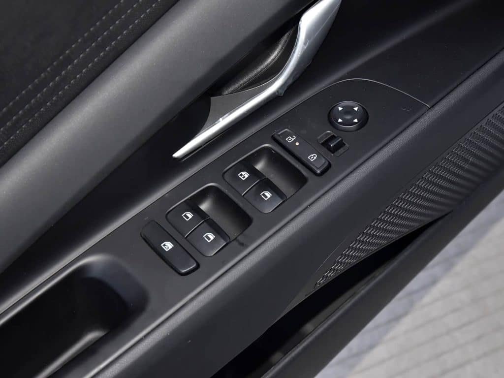 1400x1050_autohomecar__ChxoHmYf6PuAY-uwACDiEB8hZ0Q316