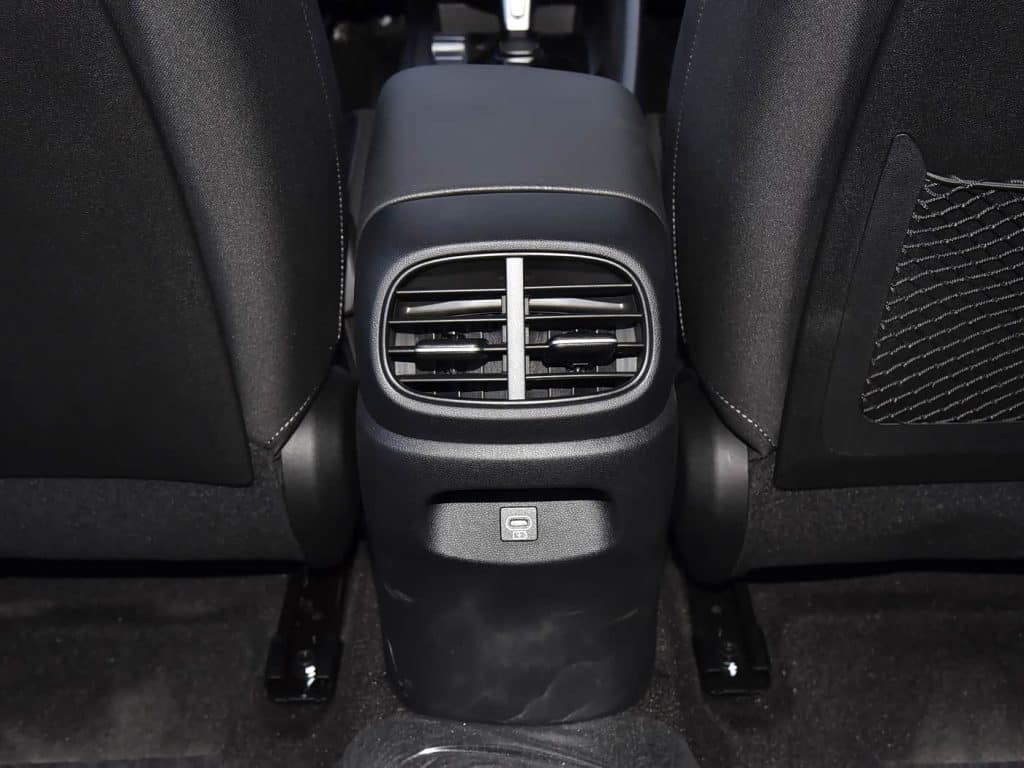 1400x1050_autohomecar__ChxoHmYf6QaAP2PhACe1JZ_RIag104