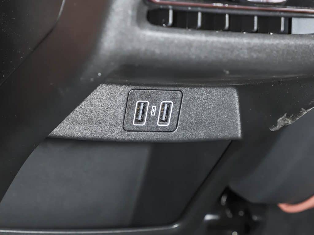 1400x1050_autohomecar__ChxpV2i1a-2AMWHYABgkgZVNgRQ945