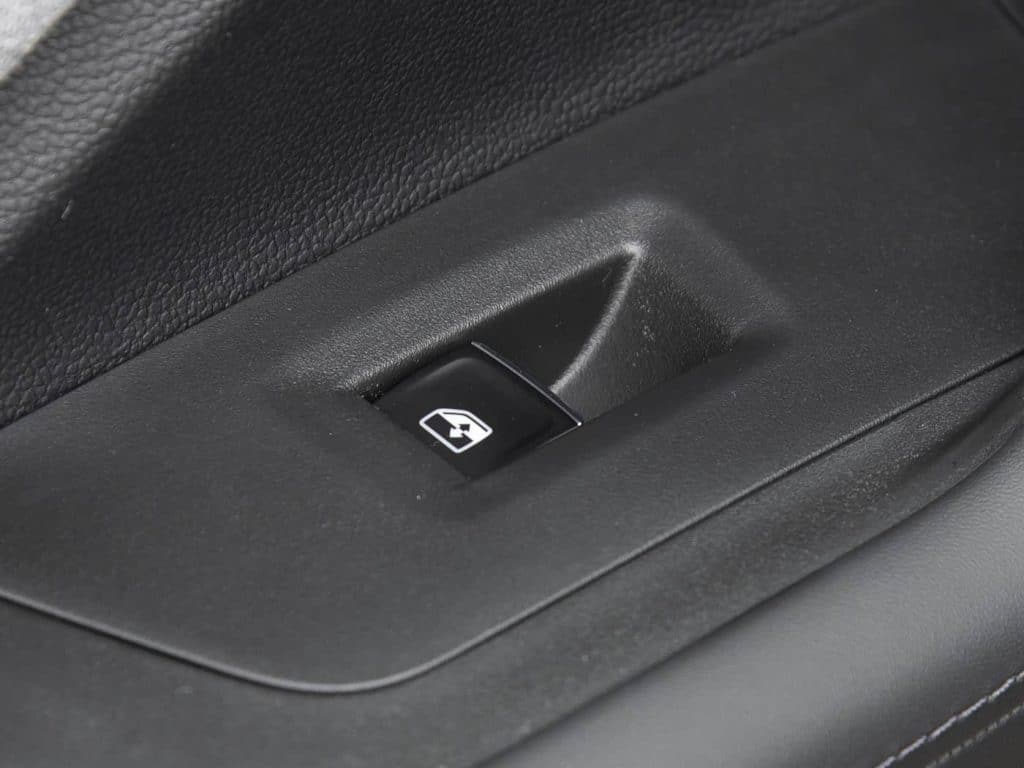 1400x1050_autohomecar__ChxpV2nXsEyAJWEPACLISuDMBks083