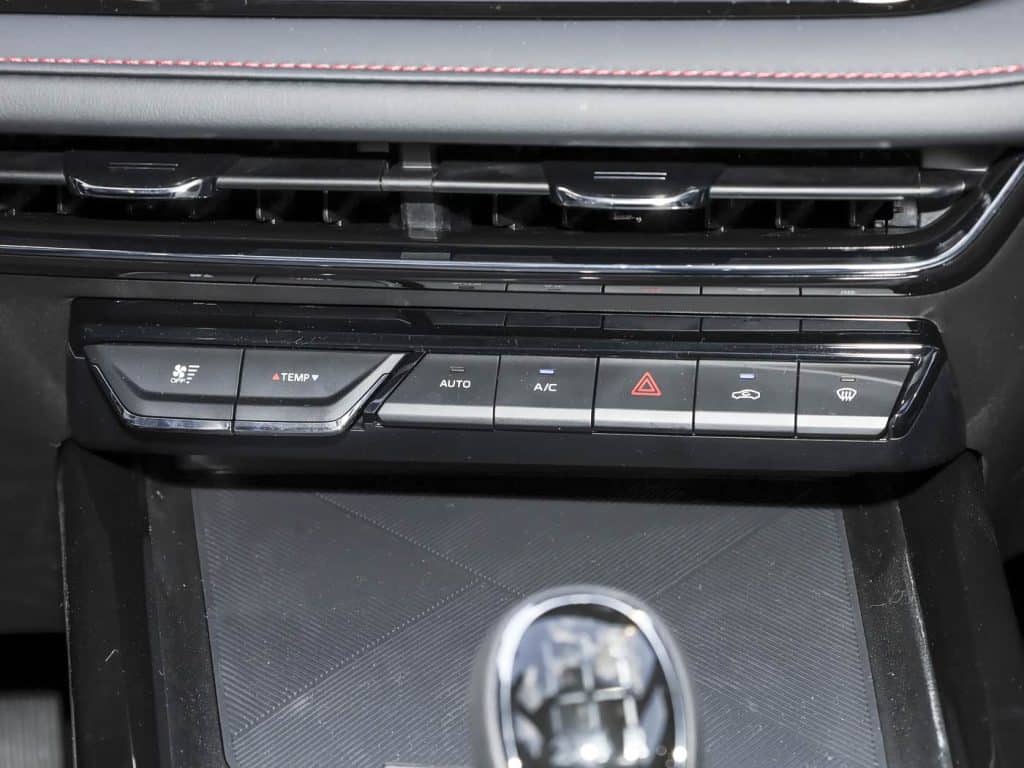 1400x1050_autohomecar__ChxpVWilZfWAanjLAB-cAEc28WU993